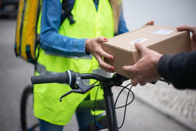 Revolutionizing Convenience: The Rise of Pick-Up and Delivery Services