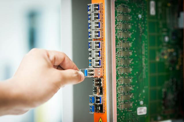 Ethernet Switch vs. Hub: Unveiling the Differences in Networking